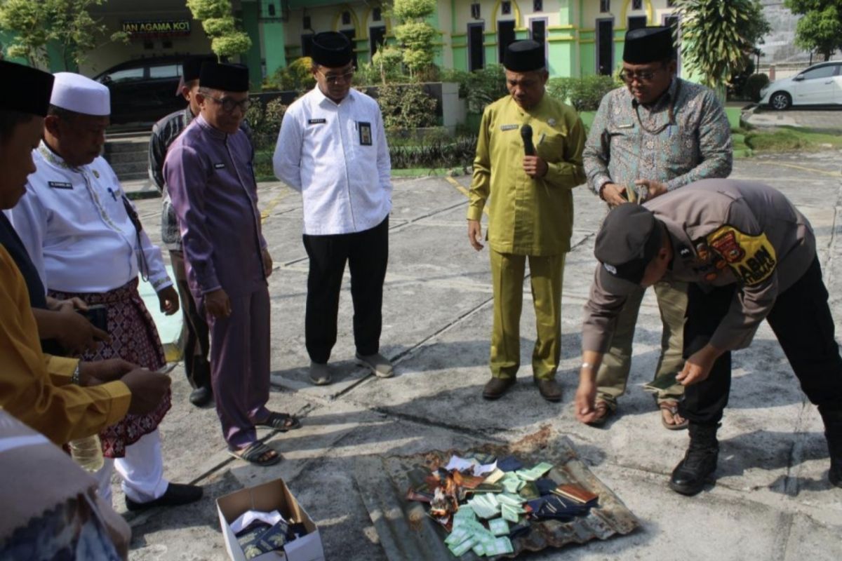 Hindari penyalahgunaan, 3.178 buku nikah di Pekanbaru dimusnahkan