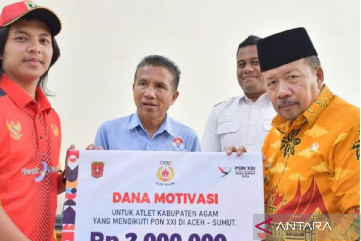 Bupati Agam serahkan dana motivasi bagi atlet PON