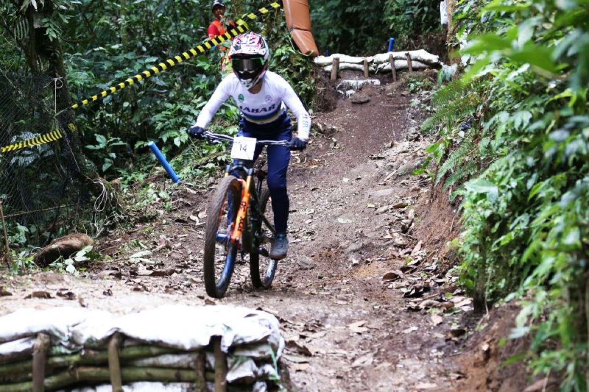 PON XXI: Sebanyak 22 pesepeda uji coba trek downhill