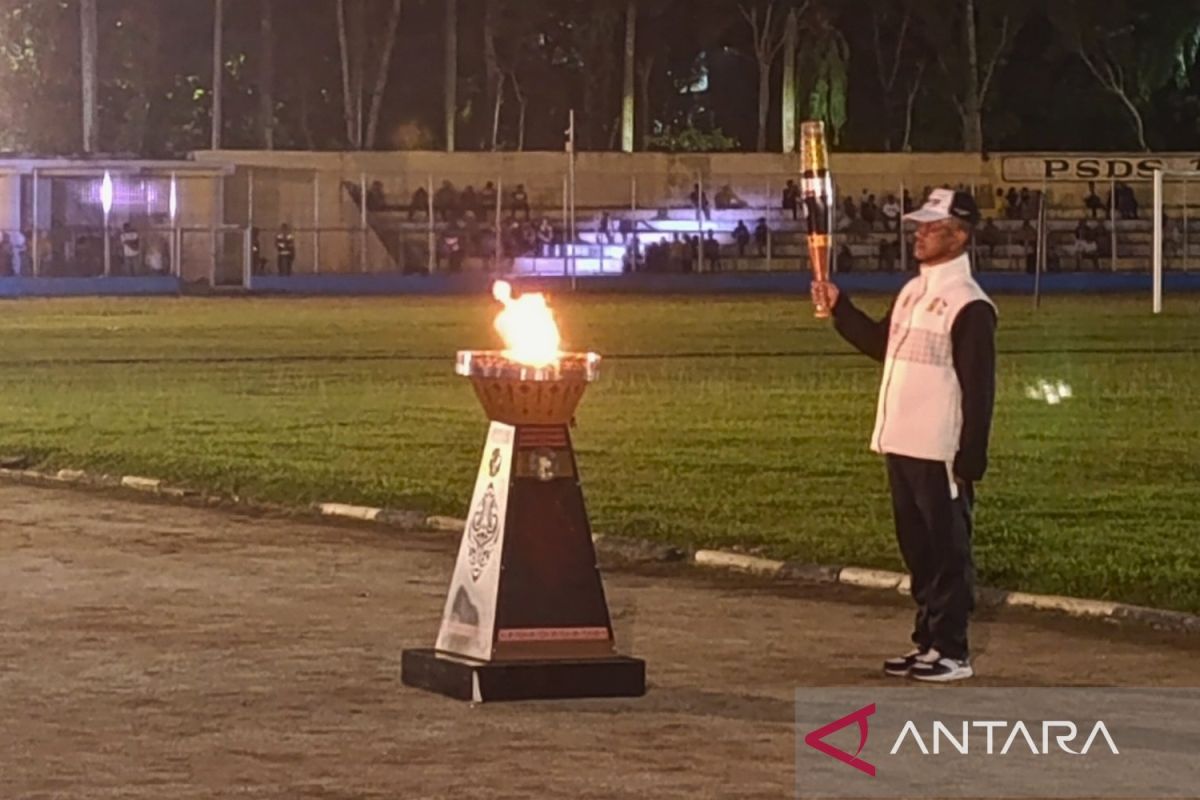 Atlet legendaris Sumut estafet nyalakan api kaldron buka PON