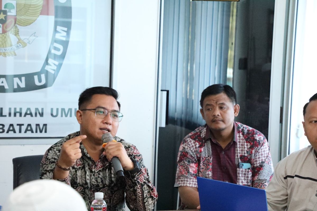 KPU Batam verifikasi faktual terhadap persyaratan administrasi bapaslon Pilkada