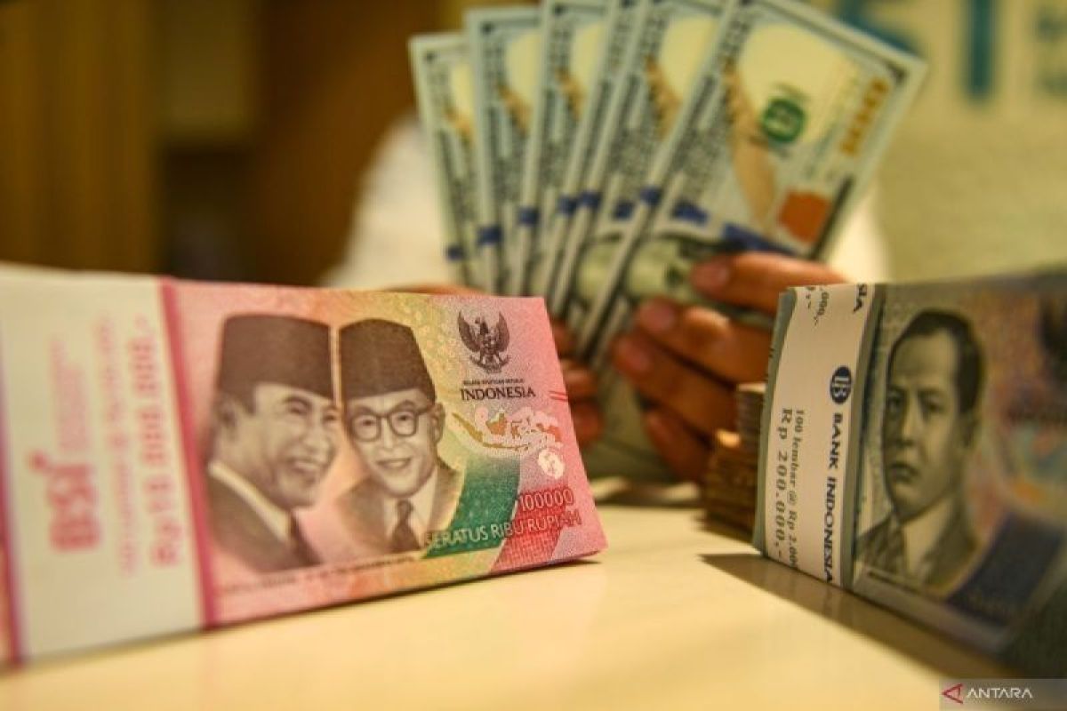 Rupiah Selasa pagi tergelincir menjadi Rp15.475 per dolar AS