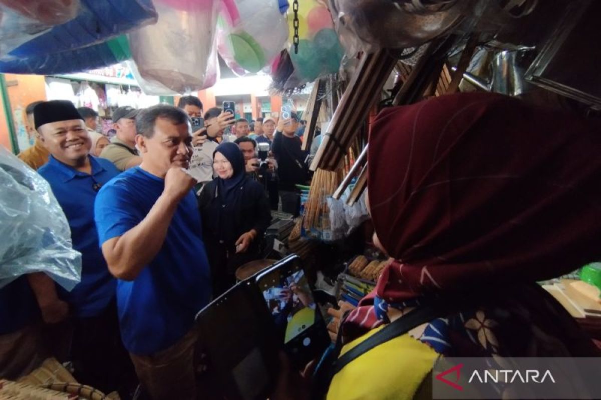 Bakal Cagub Jateng  Ahmad Luthfi kunjungi Pasar Bintoro Demak