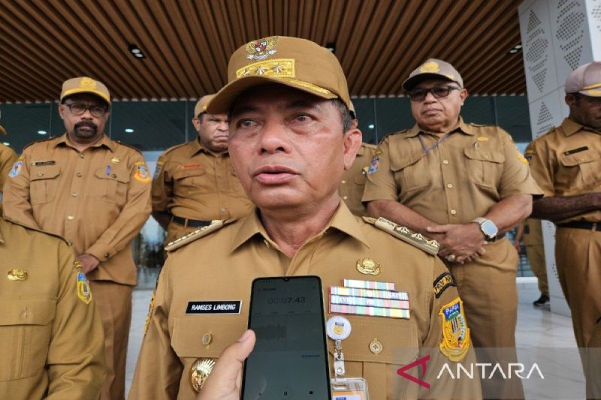 Pj Gubernur Papua dorong pemda terus tingkatkan fasilitas layanan kesehatan