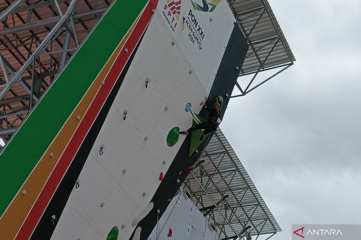 Panjat tebing -  Rajiah Sallsabilah tercepat di perdelapan final speed