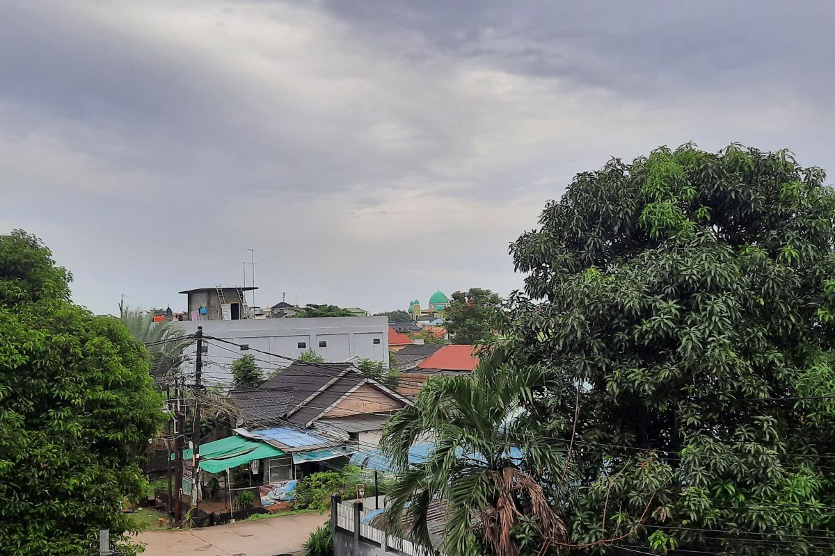 Cuaca hari ini wilayah Kepri masih berpotensi hujan