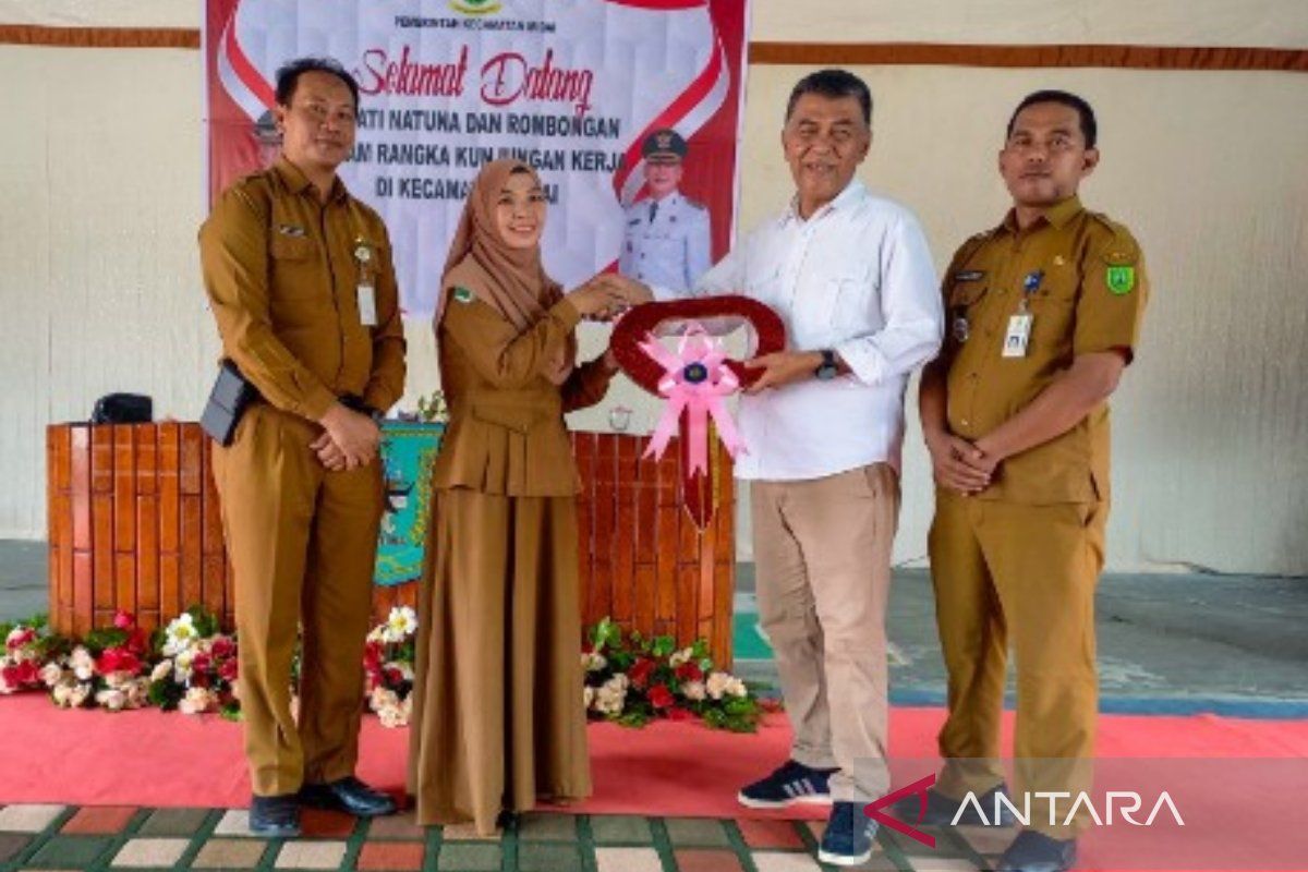 Pemkab Natuna lengkapi Puskesmas Midai dengan ambulans baru