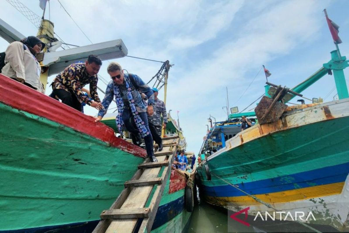 Delegasi UE dan ILO cek kondisi  nelayan di Pelabuhan Tegalsari Tegal