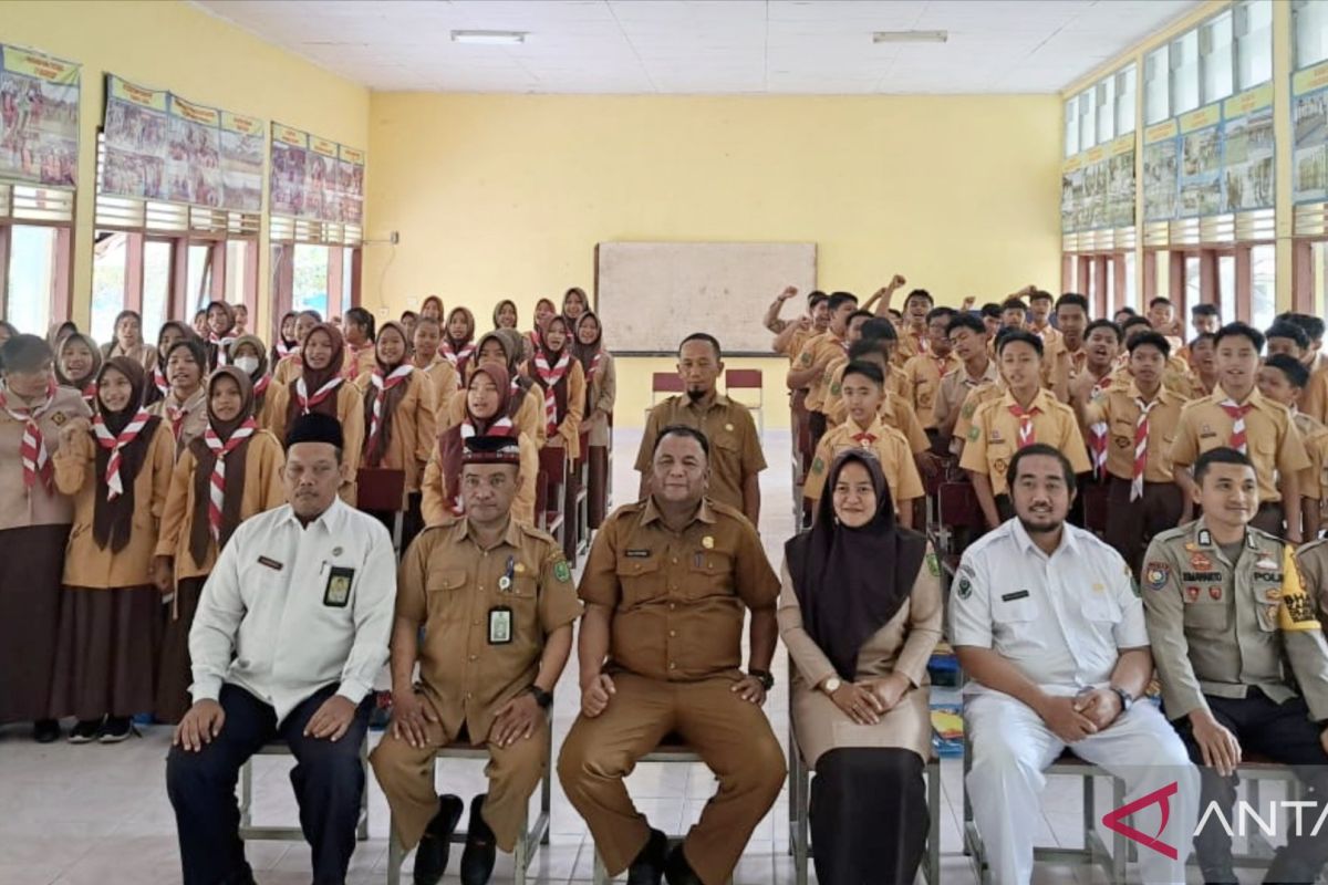 70 siswa SMPN I Lubuk Batu Jaya ikuti sosialisasi bahaya narkoba