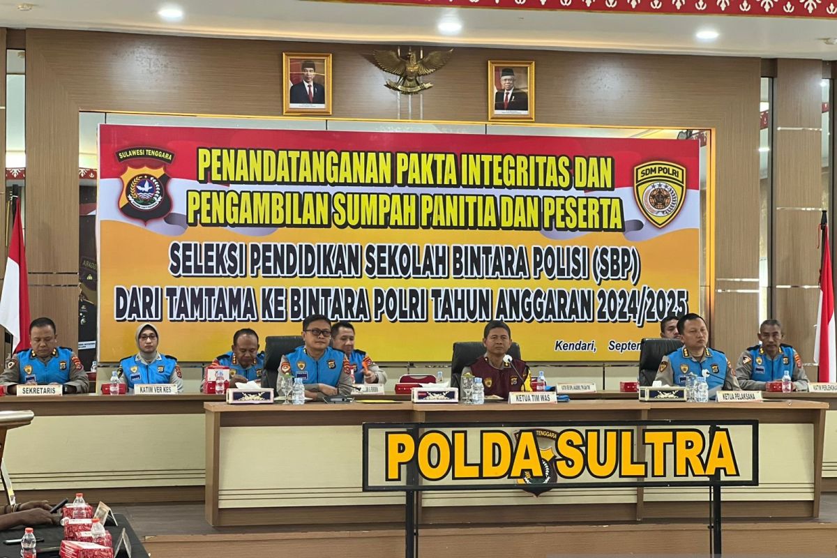 Pengambilan sumpah seleksi Bintara Polri di Polda Sultra Tahun 2024/2025