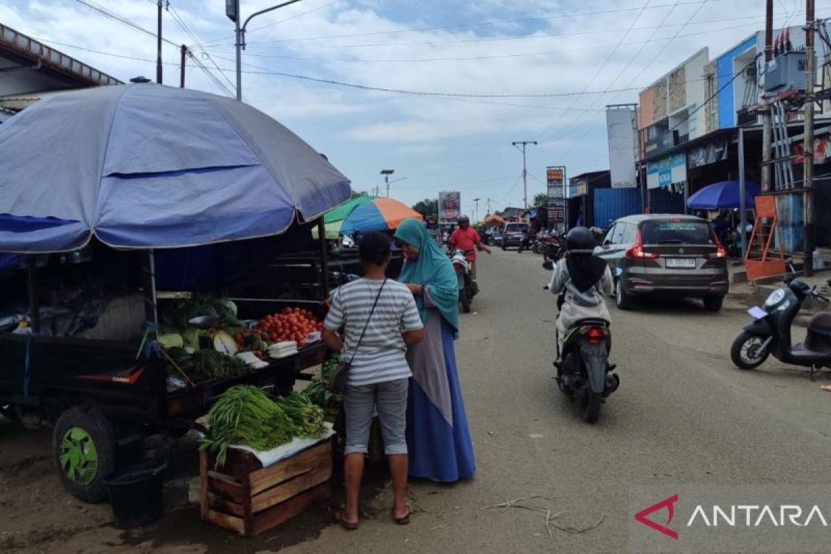 Pemkab Mabar imbau pedagang manfaatkan lapak dalam pasar