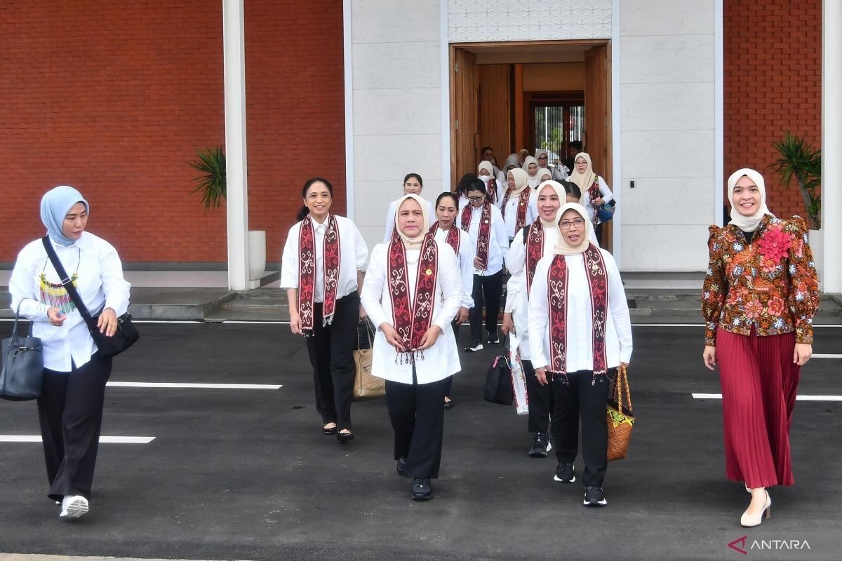 Iriana Joko Widodo bertolak ke Kaltim tinjau kerajinan hingga bermalam di IKN