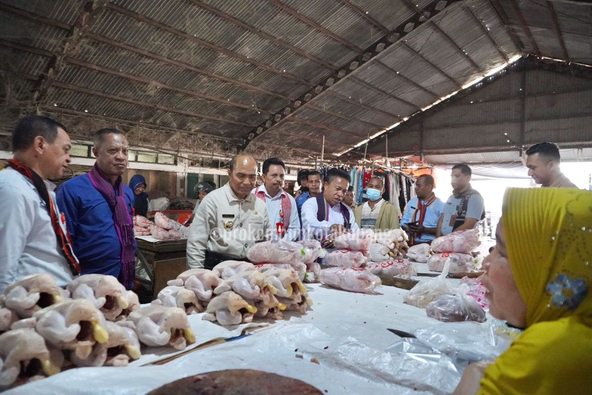 Wali Kota dan TPID Kota Kupang sidak pasar cek harga sembako