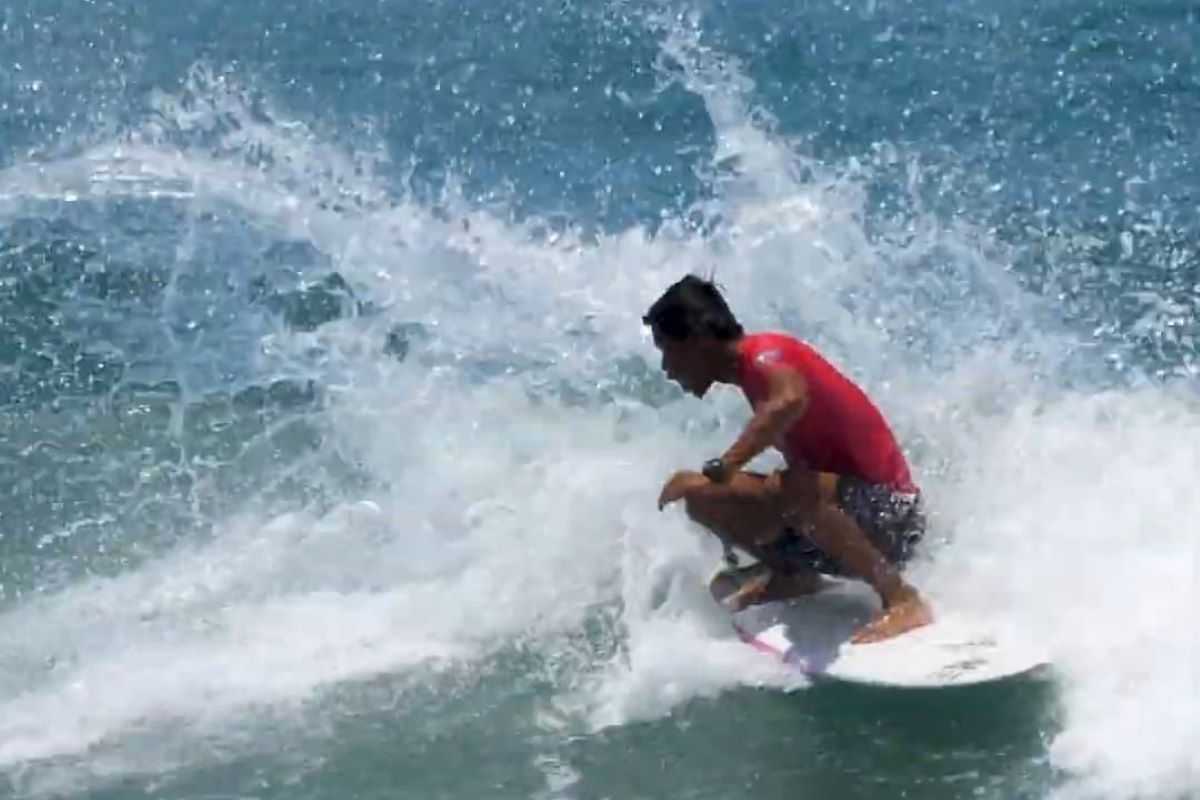 Dua surfer Aceh pimpin nilai tinggi nomor longboard