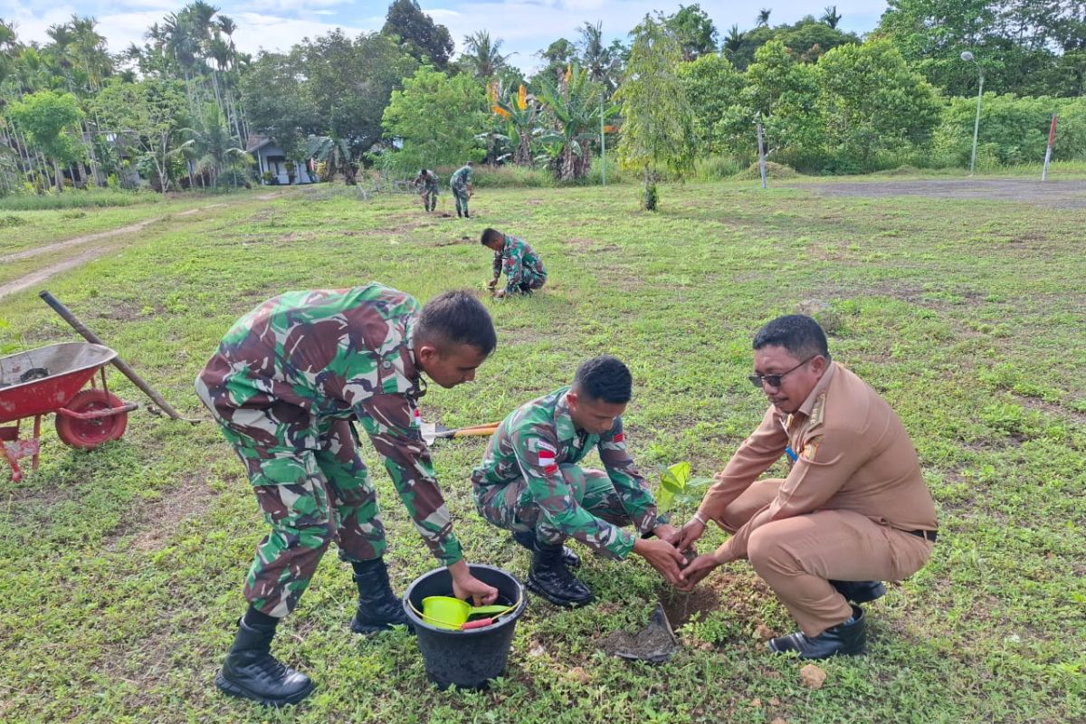 Satgas Yonif 122/TS tanam 140 bibit pohon di Distrik Muara Tami