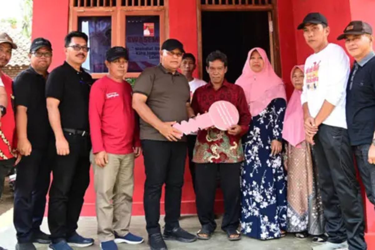 Nanang Ermanto resmikan hasil bedah rumah milik warga Pasuruan