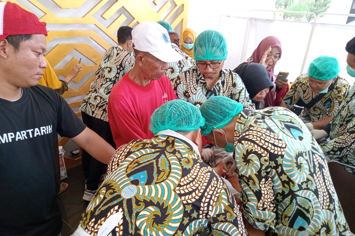 Sebanyak 124 anak di Mataram ikut kegiatan sunatan massal gratis