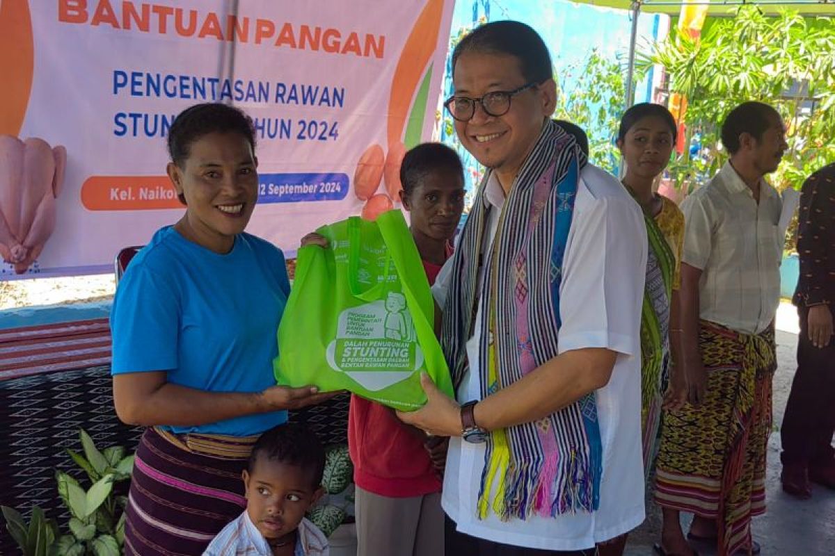 ID FOOD dan PELNI kirim  ribuan paket telur dan daging ke NTT