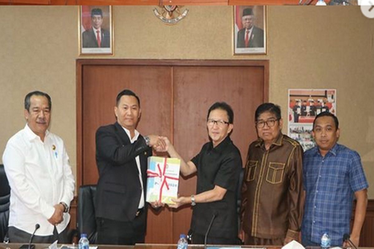 Pj Bupati Muara Enim serahkan rancangan perubahan Anggaran 2024 ke DPRD