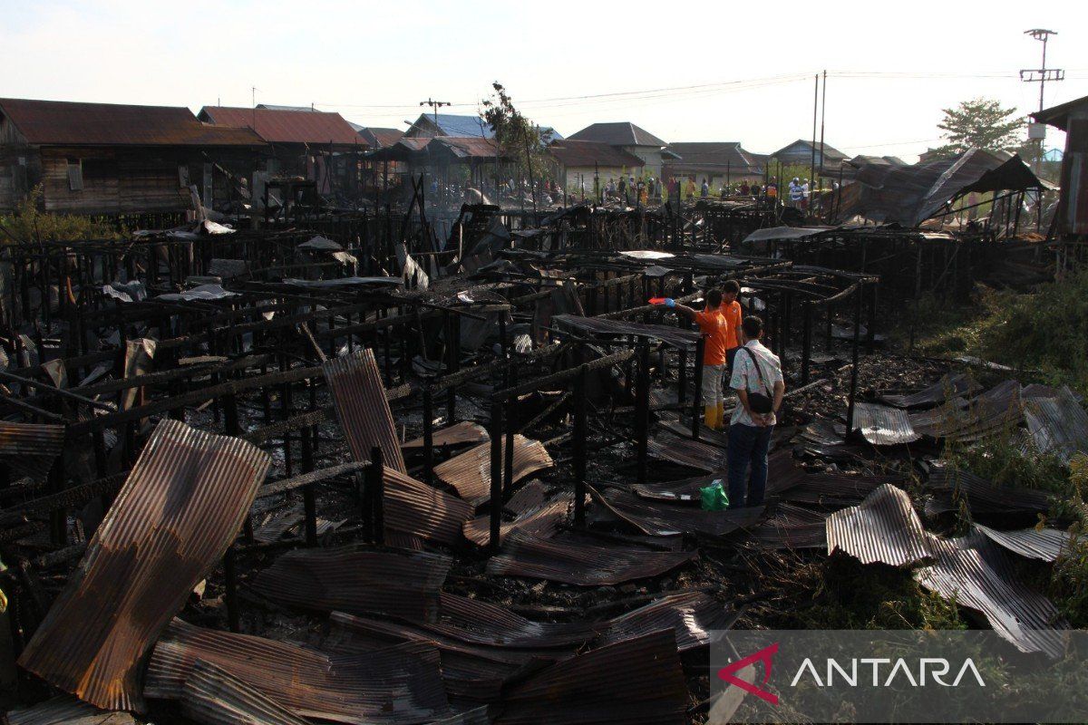 Sejumlah bangunan di Jalan Anoi Palangka Raya hangus terbakar