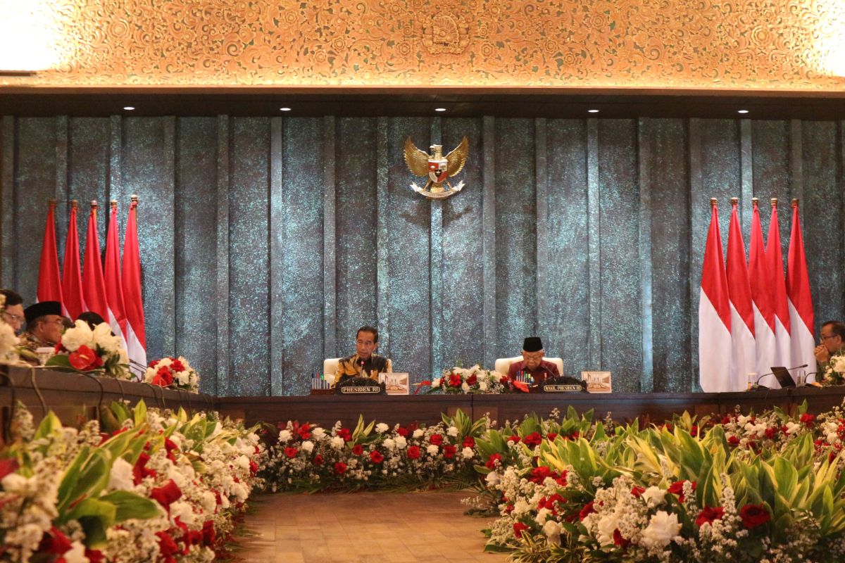 Sidang Kabinet Paripurna terakhir, Presiden Jokowi minta maaf