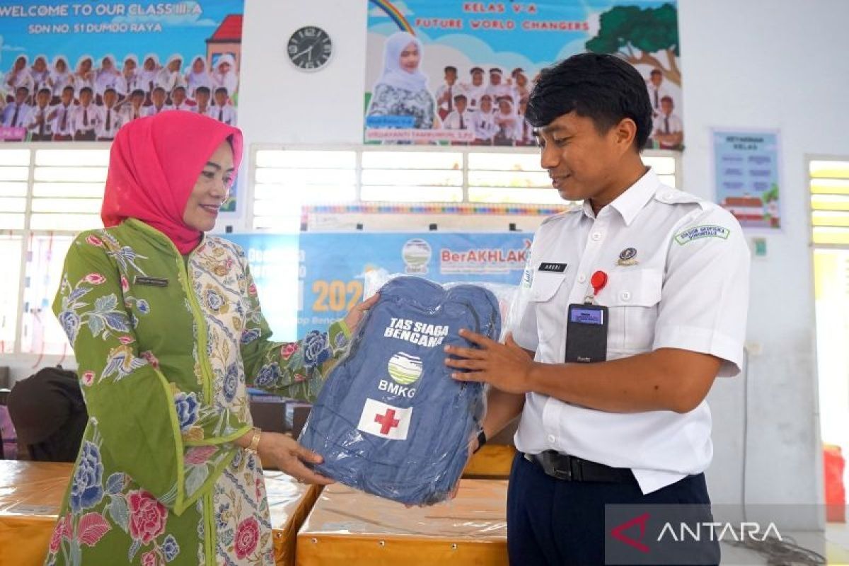 BMKG lakukan edukasi pelajar SD Gorontalo soal bencana gempa bumi & tsunami