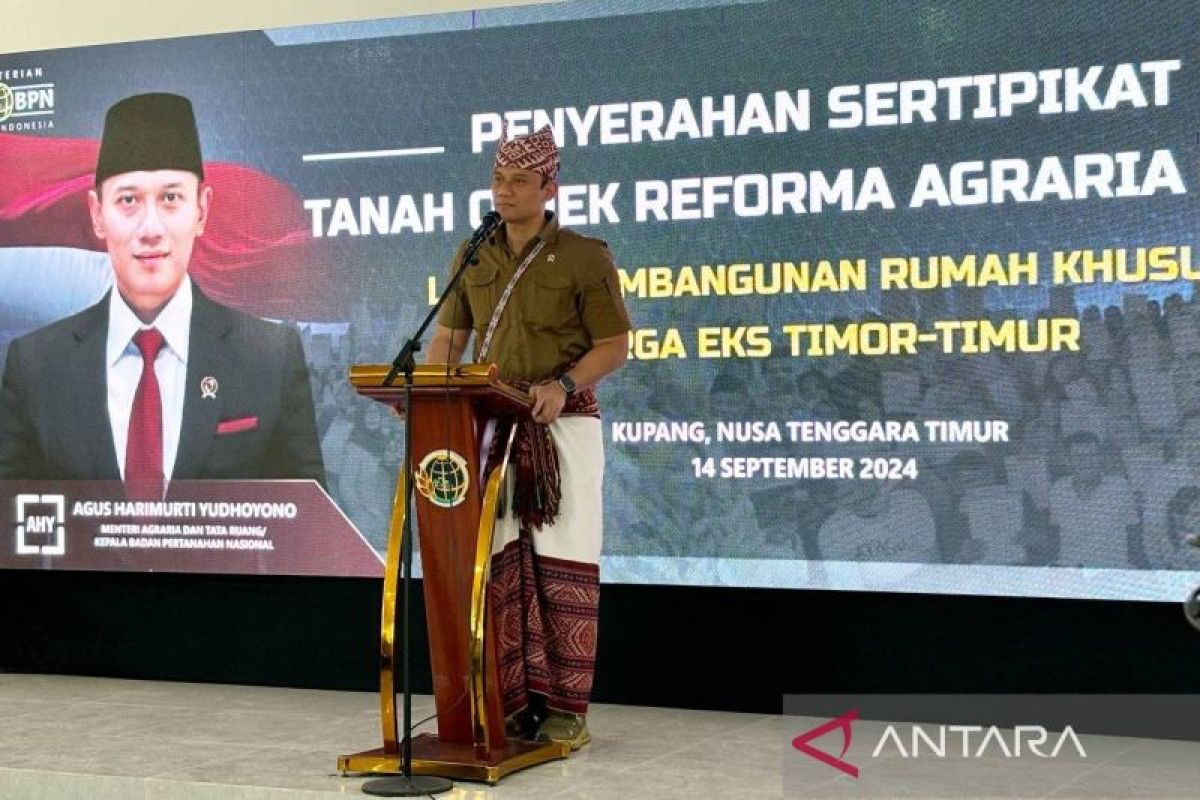 Menteri ATR serahkan 505  sertifikat bagi masyarakat eks Timor Timur