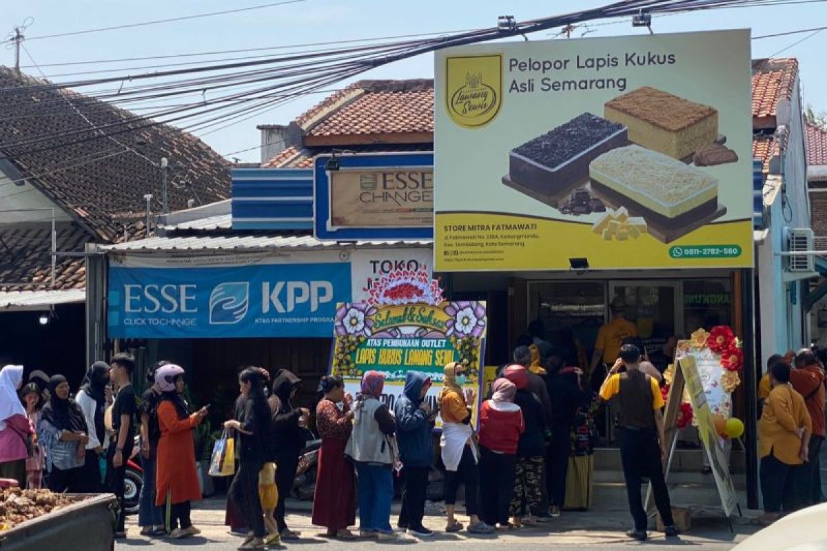 "Grand opening" Lapis Kukus Lawang Sewu Mitra Fatmawati diserbu masyarakat