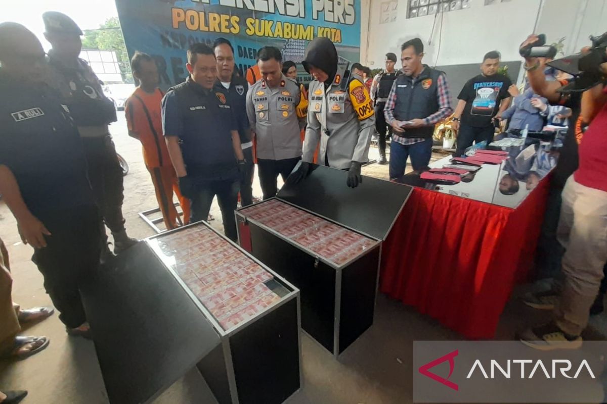 Polisi tangkap komplotan penipu modus penggandaan uang di Sukabumi Kota