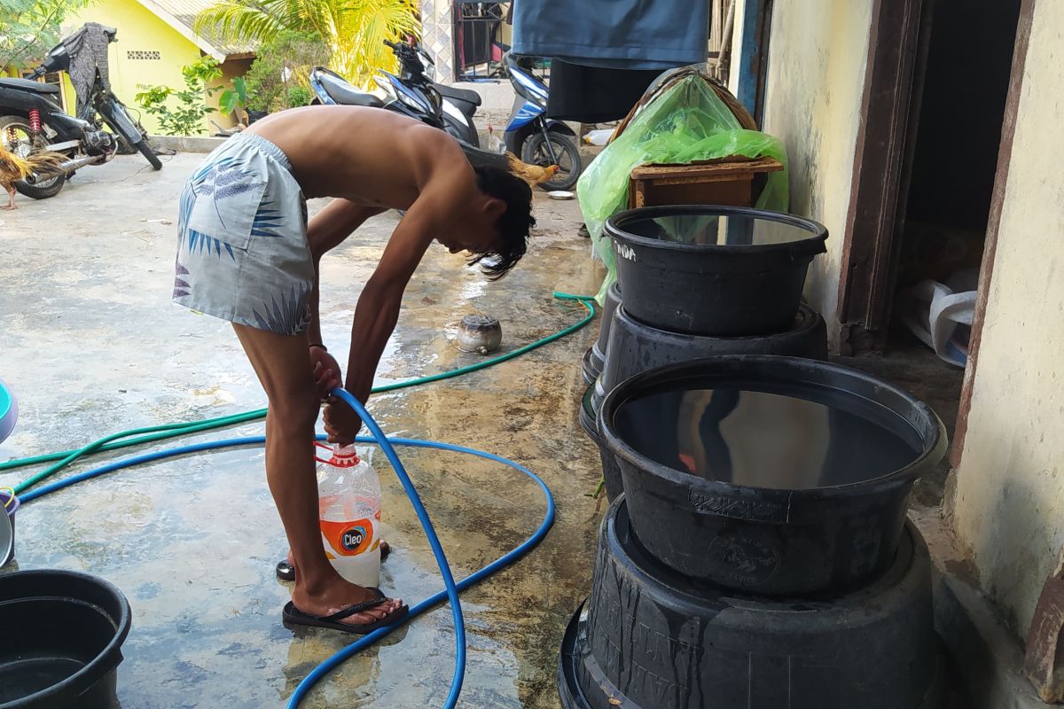 Masyarakat Lombok Tengah kesulitan air bersih akibat kemarau