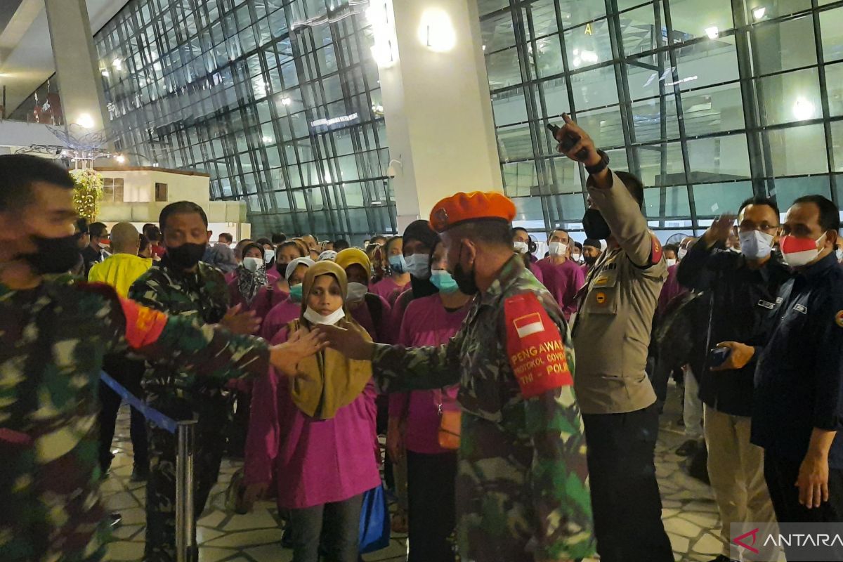 Polisi bandara gagalkan keberangkatan belasan CPMI ke Kamboja