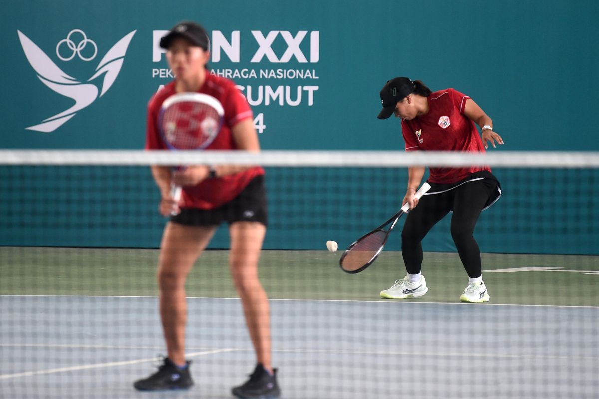 Permainan solid bawa beregu putri Jakarta dulang emas soft tenis