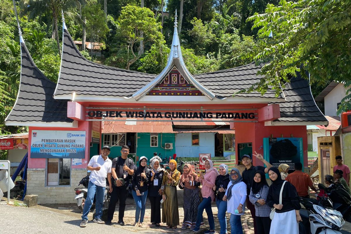 UBH gelar pendampingan Hospitality Kepariwisataan di objek wisata Gunuang Padang