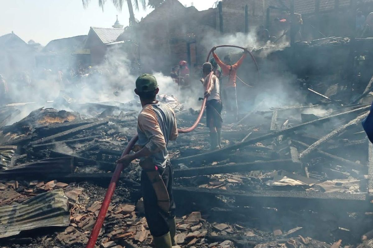 Lima unit rumah terbakar di Sumbawa