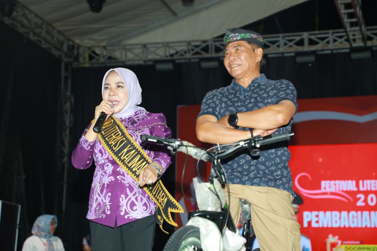 Dihibur Artis Ibu Kota, Malam Puncak Festival Literasi Kaltara di Sebatik Meriah