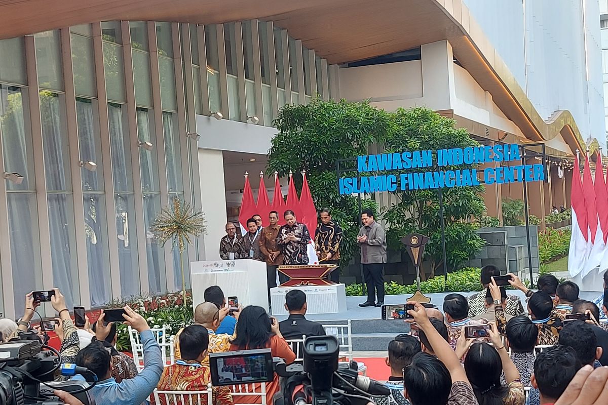 Presiden resmikan Kawasan Indonesia Islamic Financial Center