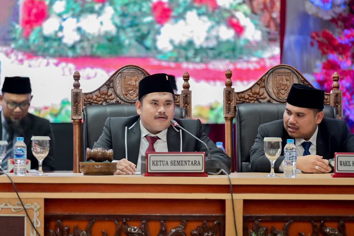 Dua putra Bupati Bengkalis jabat pimpinan sementara DPRD