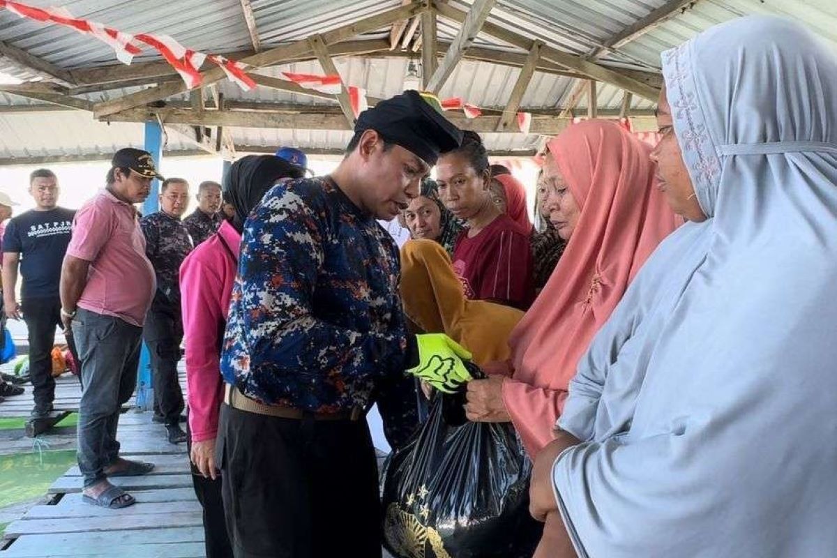 Kapolda Sulsel mengajak warga pesisir wujudkan pilkada damai