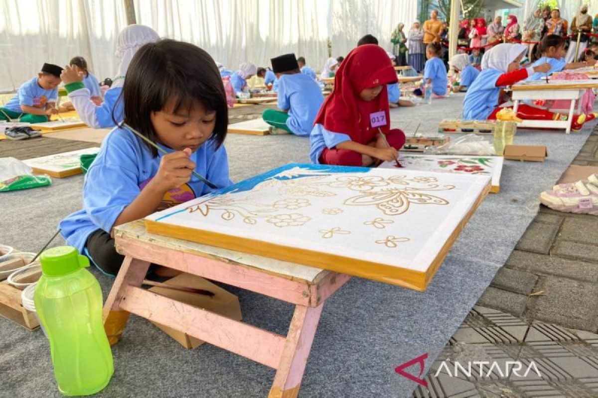 Pemkot Pekalongan selenggarakan lomba "Nyolet" batik tingkat pelajar