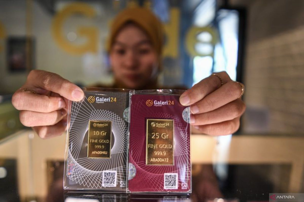 Harga emas per gram hari ini turun jadi Rp1,440 juta per gram