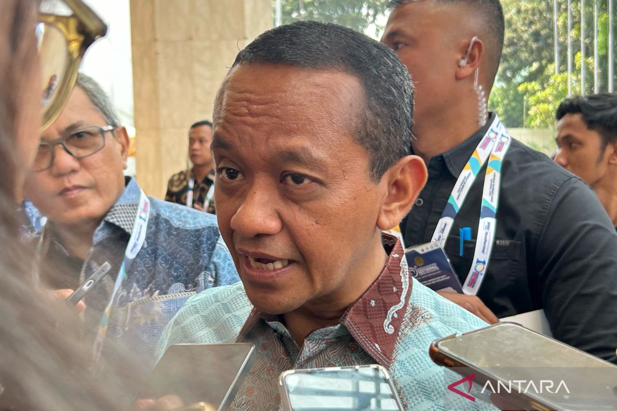 Menteri ESDM Bahlil sebut pengetatan BBM subsidi 1 Oktober belum siap