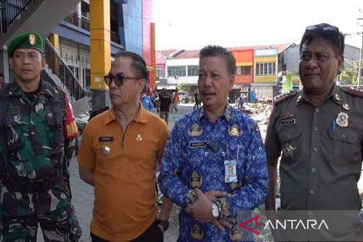 Pemkot Kendari bersama pedagang fungsikan kembali Pasar Baru