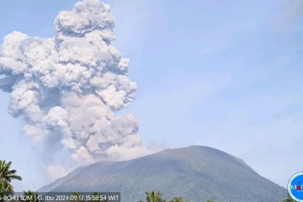 Gunung  Ibu keluarkan lagi abu setinggi 1,5 kilometer