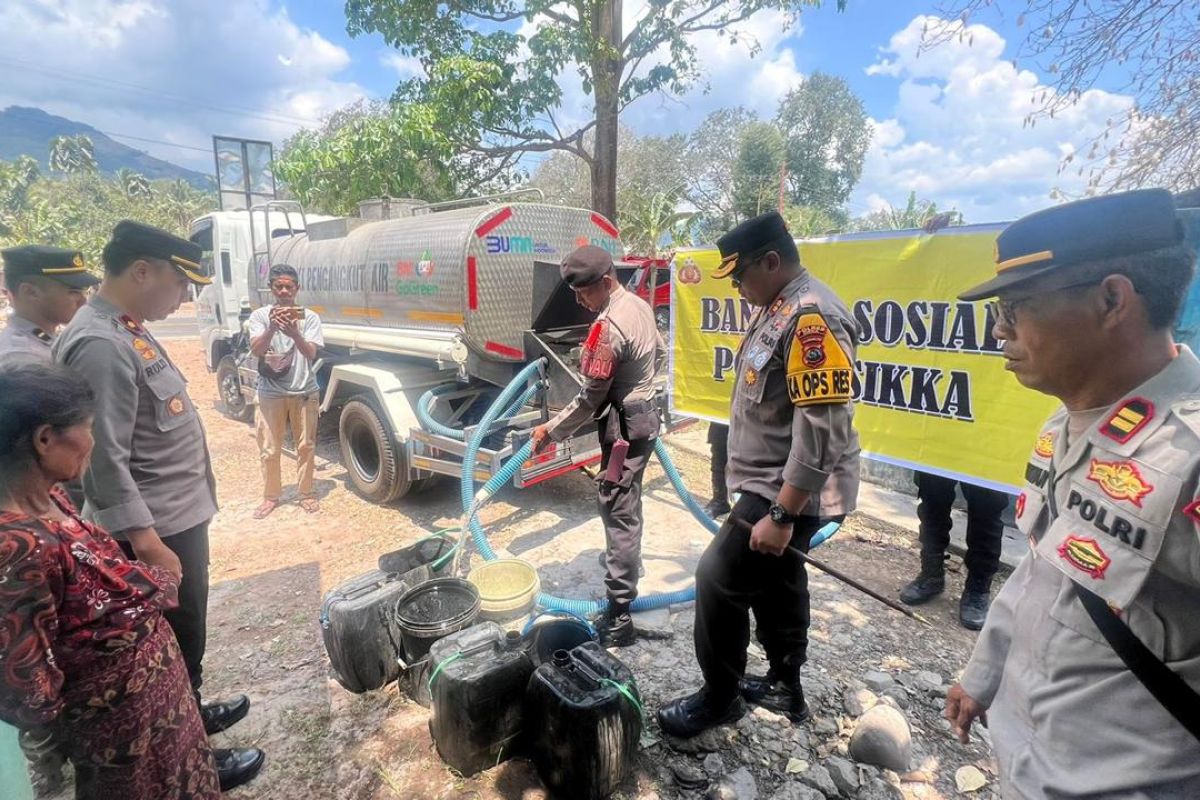 Polres Sikka distribusikan 20.000 liter air bersih untuk warga