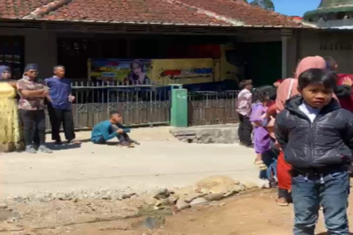 Gegara gempa, acara ijab kabul pernikahan pengantin di Cibeureum dipercepat