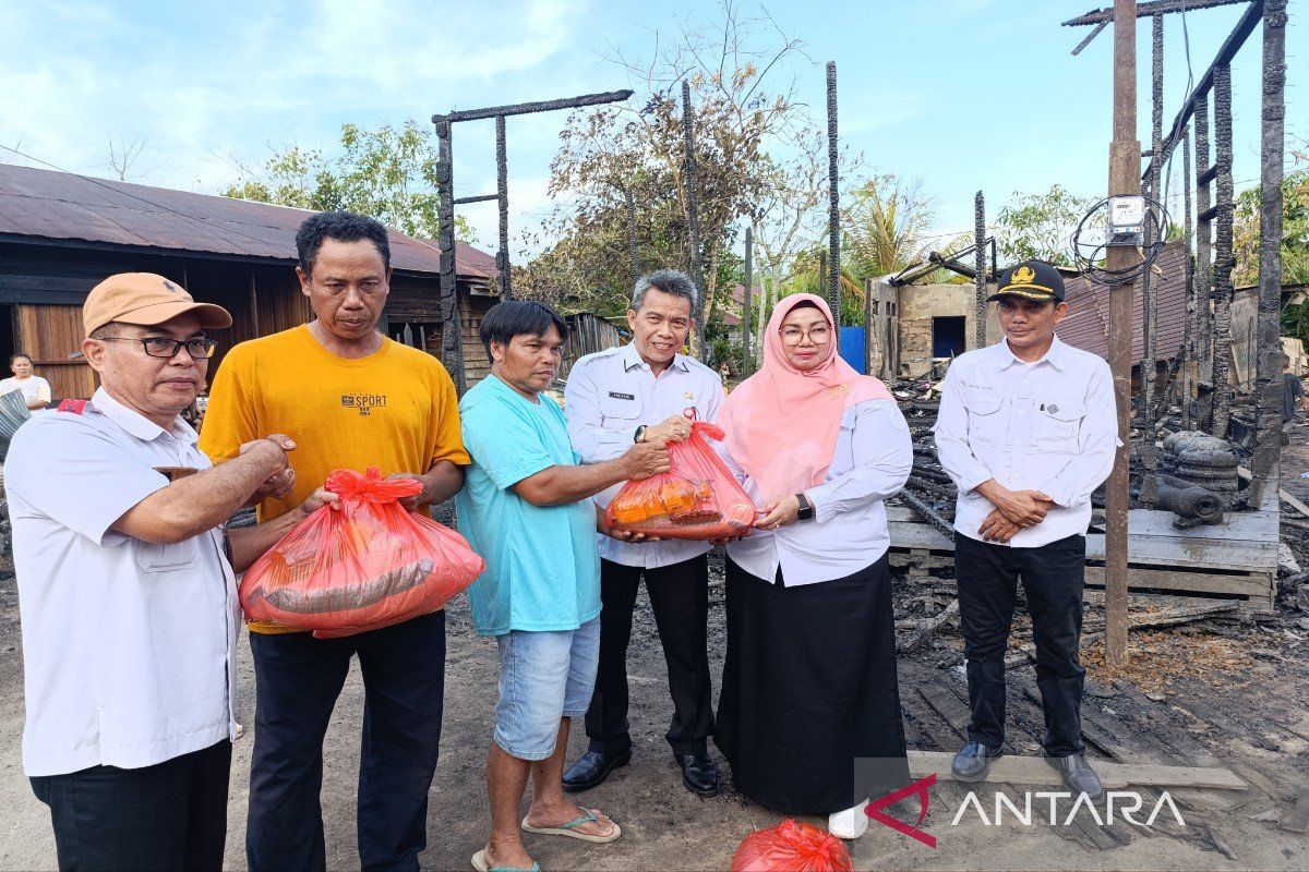 Tinjau lokasi kebakaran, Wabup Kotim salurkan bantuan darurat