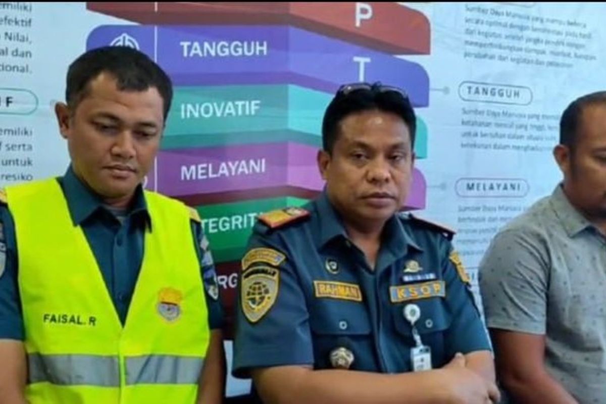 KSOP hentikan pelayaran KM Mekar Teratai yang kandas di perairan Pulau Wawonii