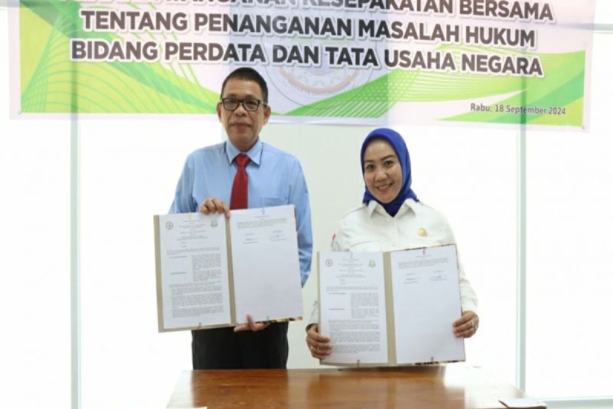 DPRD Sulbar dan Kejati menandatangani MoU penanganan masalah hukum