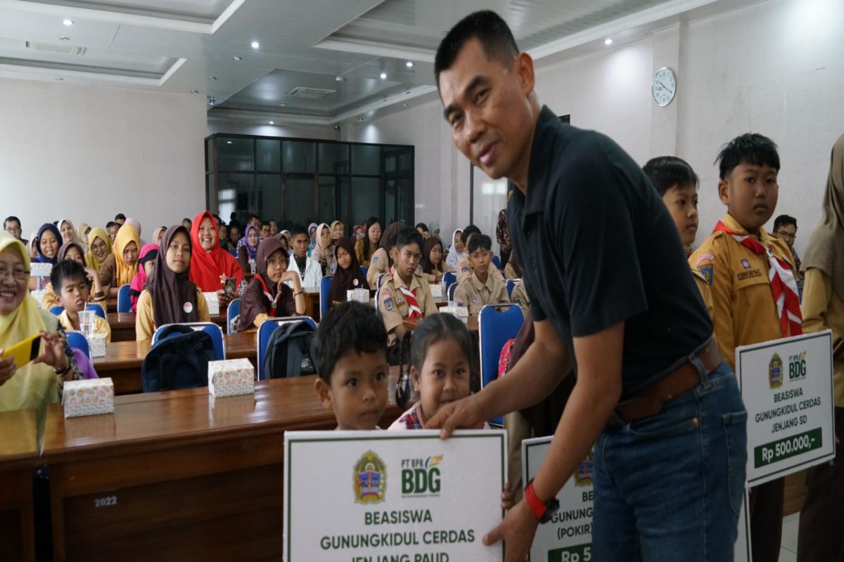 Disdik Gunungkidul salurkan "Gunungkidul Cerdas" kurangi angka putus sekolah