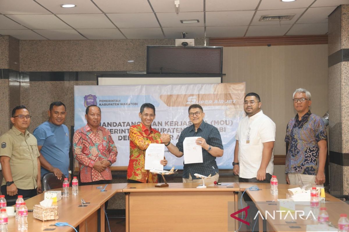 Pemkab Wakatobi teken MoU penerbangan  dengan Super Air Jet